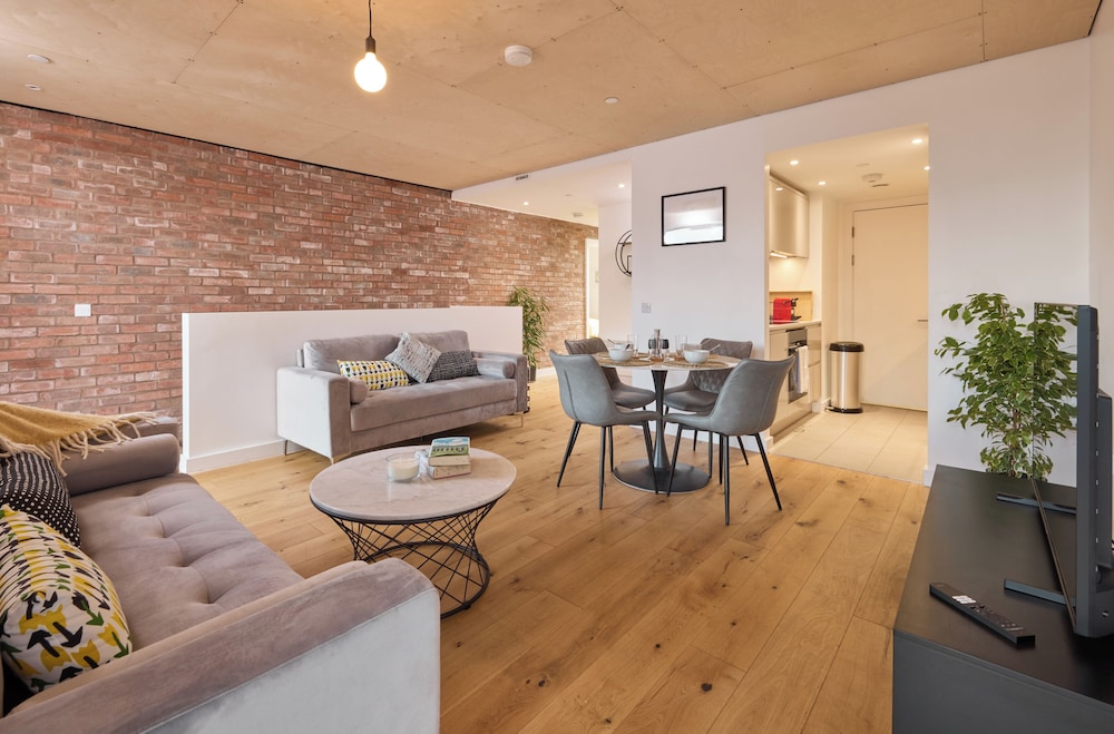 Finlays Yard by Veeve
