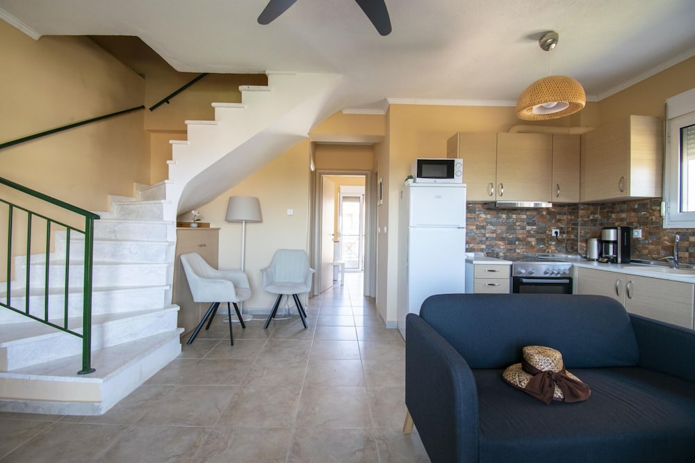 Long Seaview Apartment by Travelpro Services photo 4