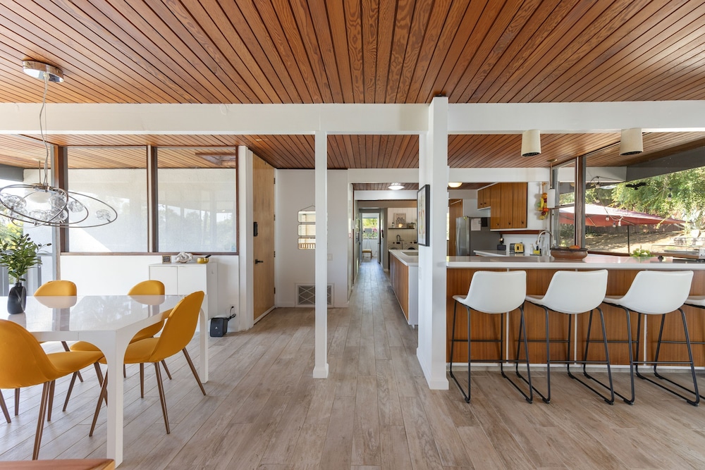 Mid-century Masterpiece With Pool Spa Tesla