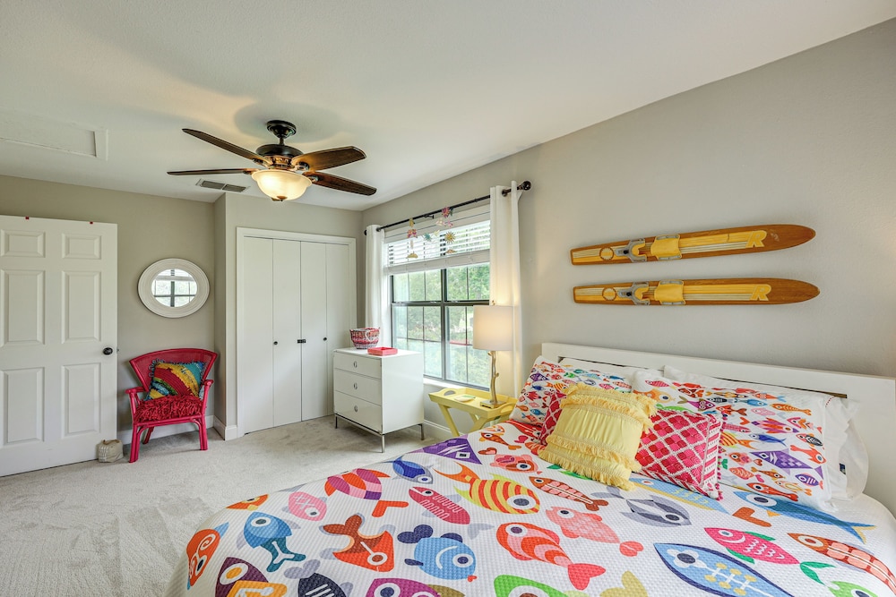 Mod on the Guad Home w/ Lake Mcqueeney Views!