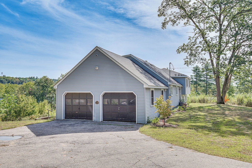 Golf, Hike & Explore: Family Home in Pembroke!