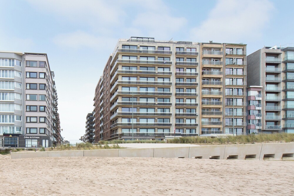 Apartment in Middelkerke With Beach Views