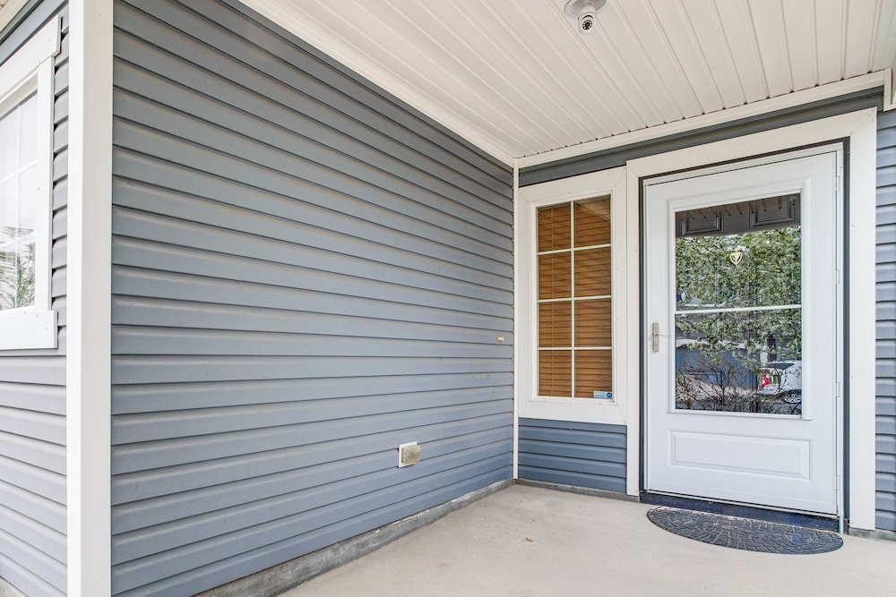 6 Mi to Dia: Denver Home w/ Fenced Yard & Fire Pit view 5