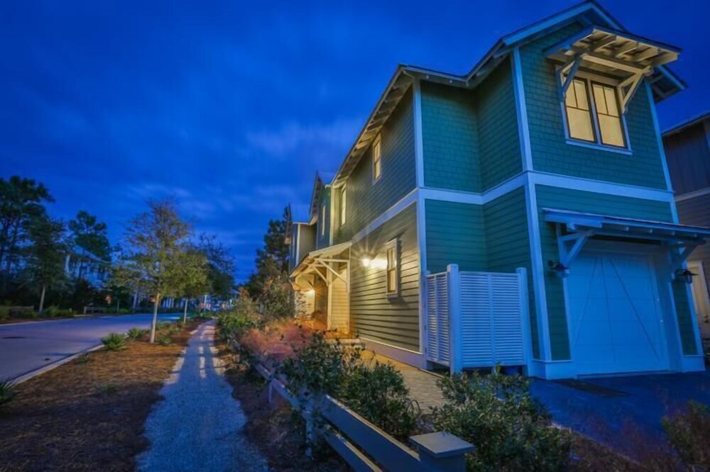 Dragonfly Dreams 5 Bedroom Holiday Home by Five Star Properties