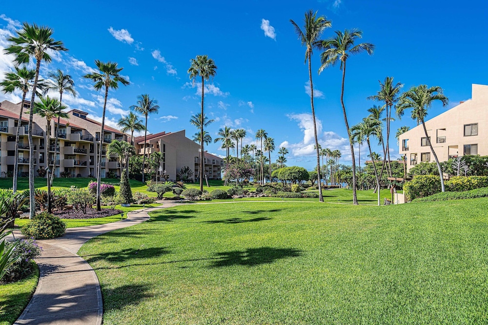 Kamaole Sands 5-303 - Contemporary, Ocean Views, Prime Courtyard Location, AC