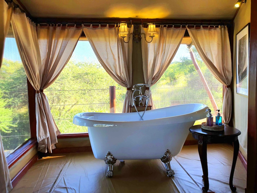 TARANGIRE KURO TREETOP LODGE view 3