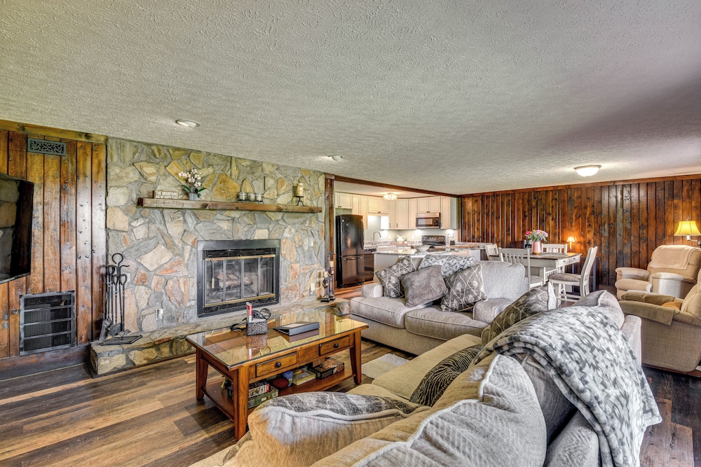 Tee Off in the Mtns: Sky Valley Condo w/ View!
