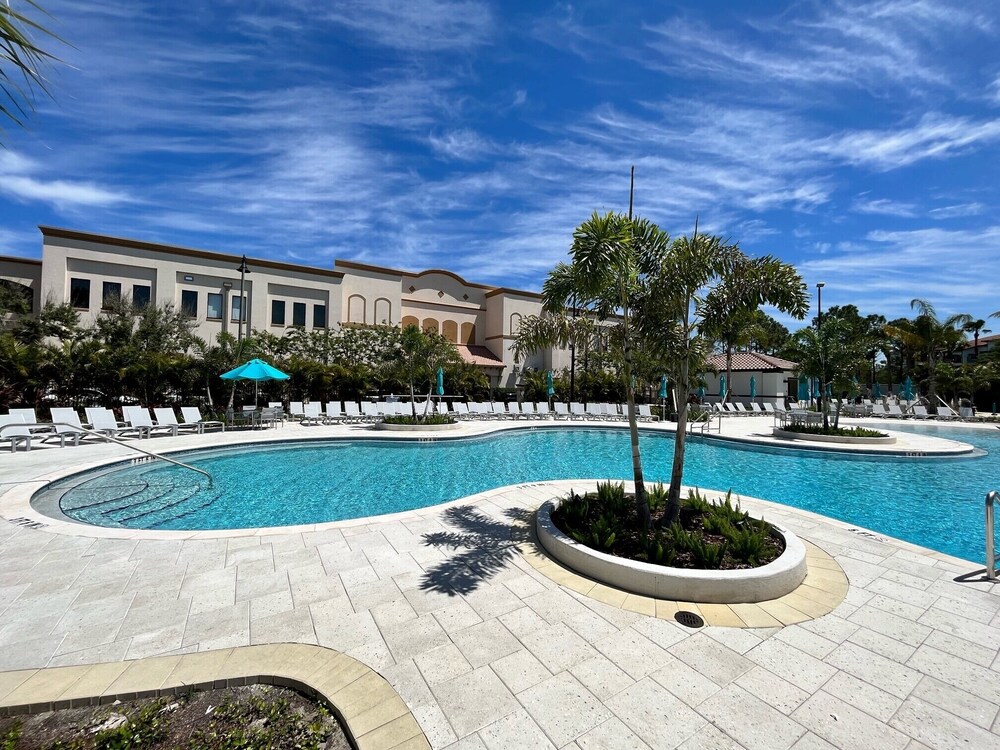 Epic Universe Brand New Modern Vista Cay Reserve Condo - 6005