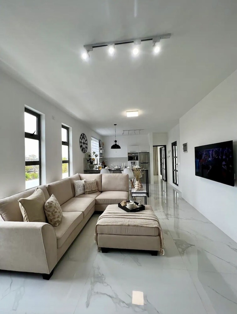 Captivating Brand New Apartment in Pereybere view 5