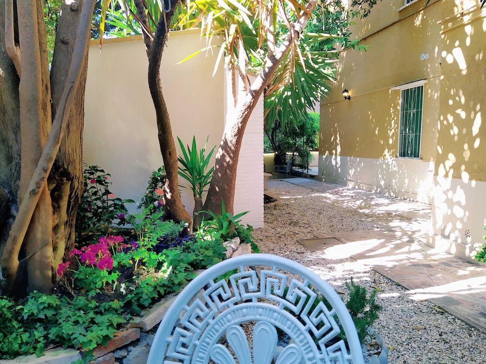 Garden House - Luxury Guest House