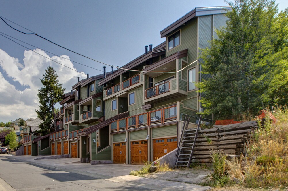 Quitting Time 3 Bedroom Condo by RedAwning