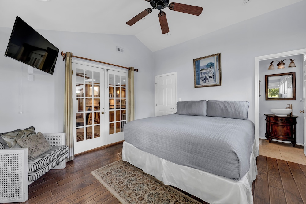 River Oaks Place