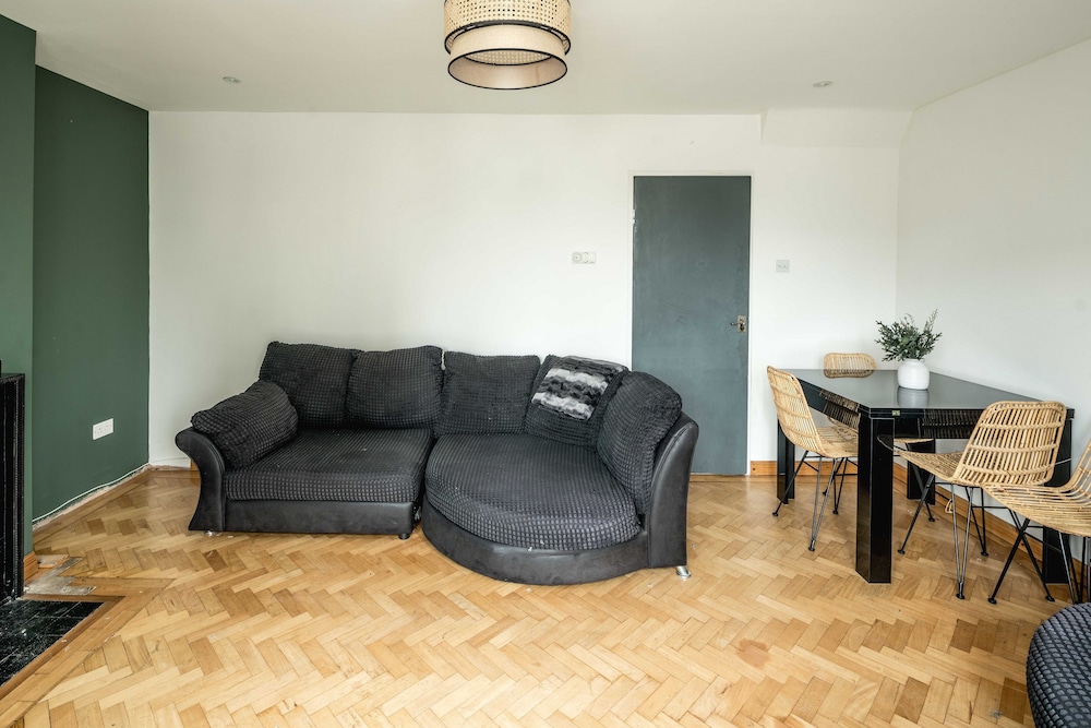 Spacious 3Br Flat With Balcony Near Tottenham Hale