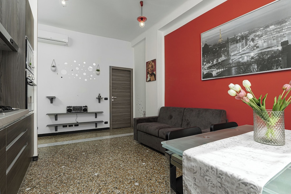 ROSA HOMES - THE RED