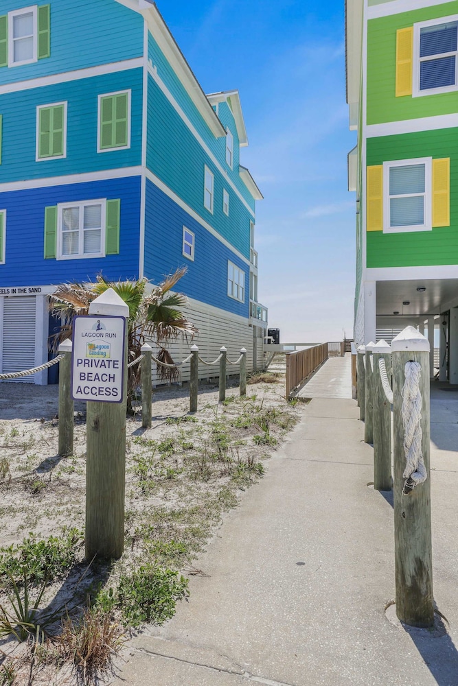 Lagoon Landing 202- Beautifully Decorated Condo With Balcony Pool Steps to Beach Lagoon