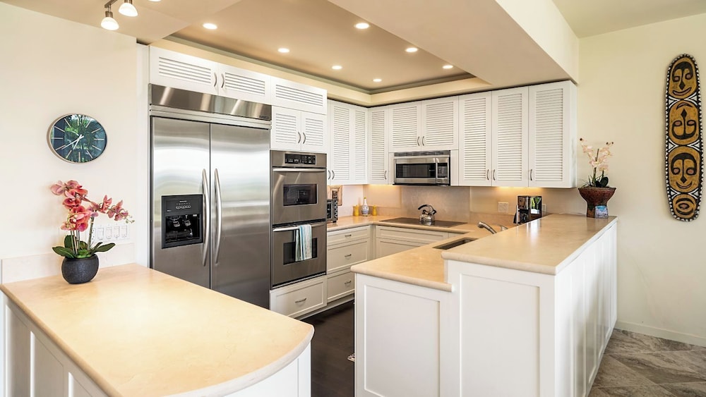 Beautifully Updated - Close to Beach & Pool - Oceanview Lanai - Vrkcv