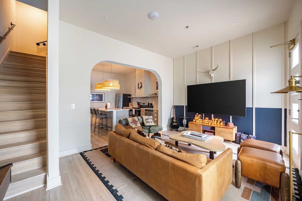 Sleeps 24 Rooftop, Game Room & Outdoor Spaces Just 10 Min to Broadway Outrider by Avantstay