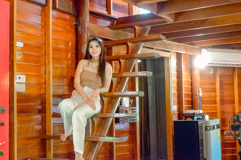 Kaengkrachan Boathouse Paradise Resort