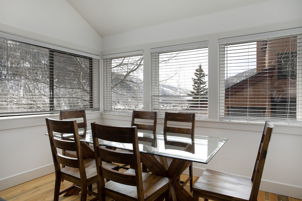 3094 Booth Falls Road 4 Bedroom Condo
