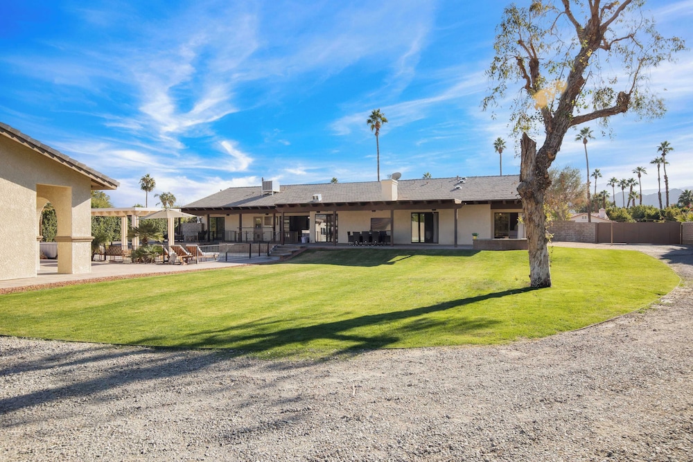 Pool, Sports Court, Game Garage, Fire Pit, & Casita Olivano Ranch by Avantstay