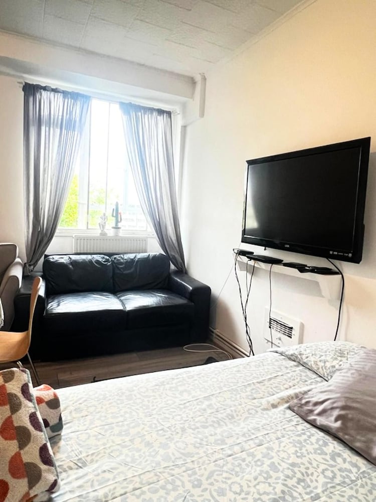 Central London Modern Apartment With 3 Bedrooms