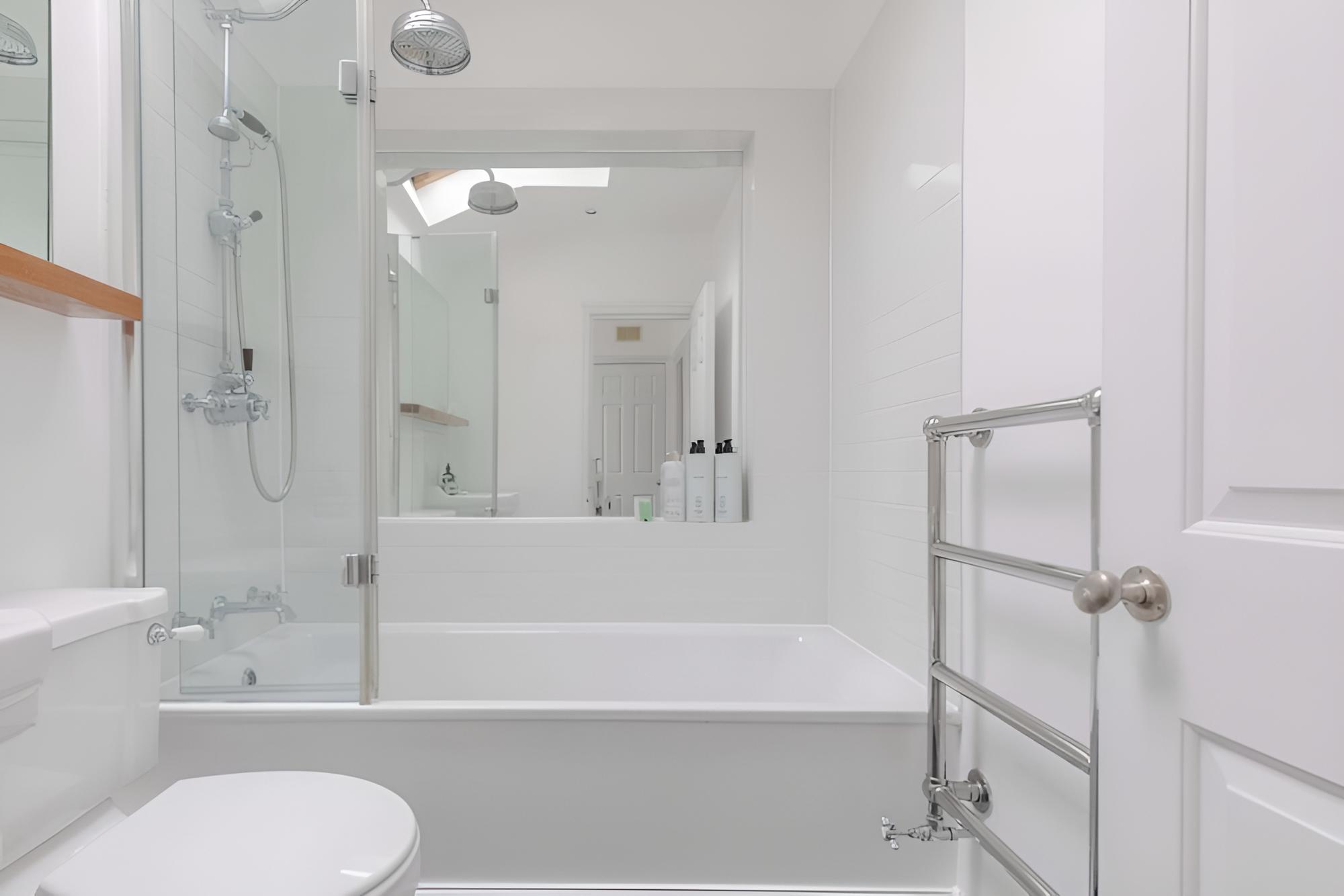 Central & Stylish 2BD Home Near Kensington Gardens
