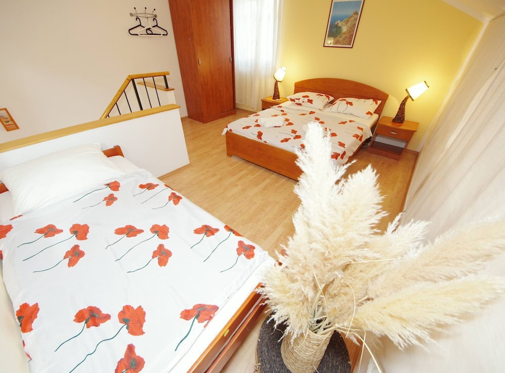 Seafront Apartments Deveron