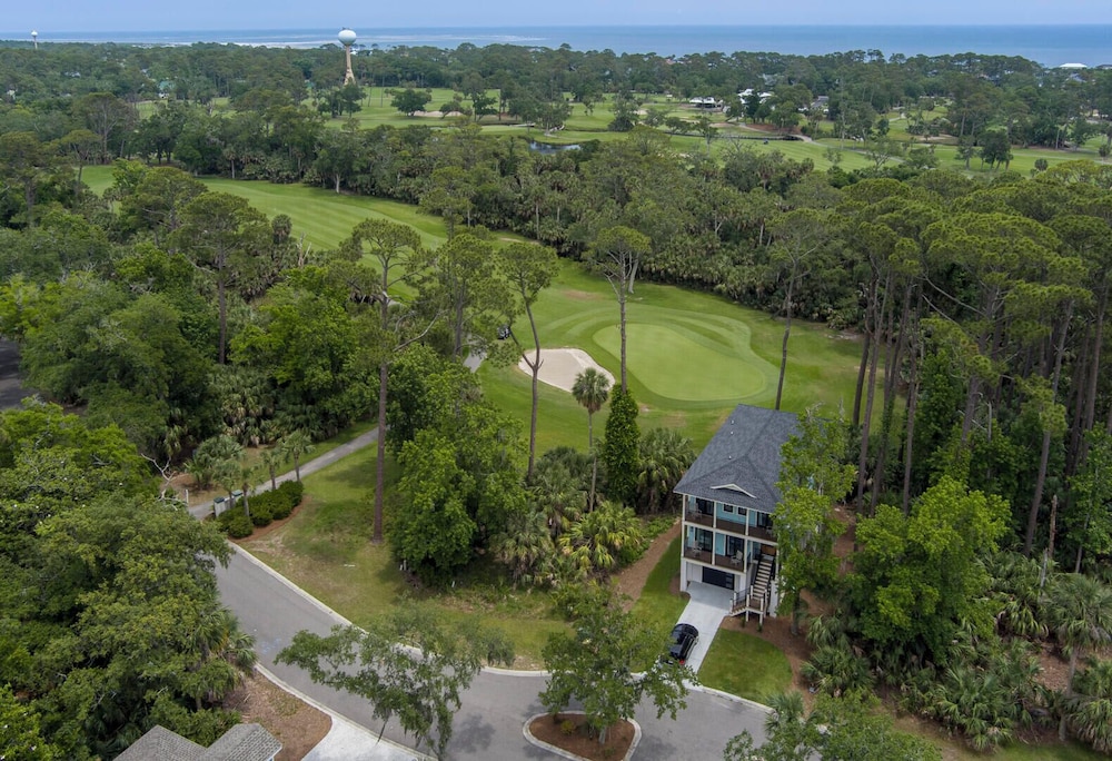 Experience Modern Coastal Living in This Beautifully Designed 4-bed, 4-bath Home