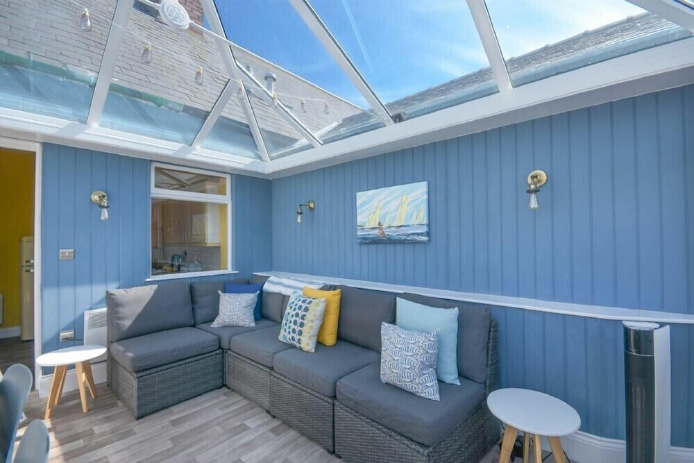 Dolphin Stone Lodge
