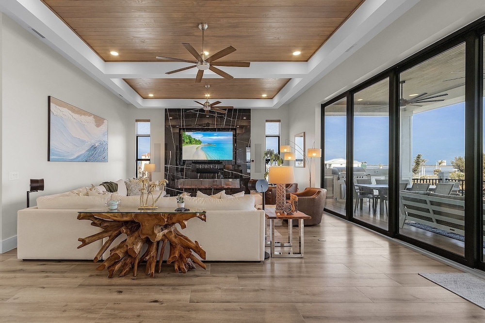 749 Paradise Pointe New Luxury Build 7 Bedroom Home
