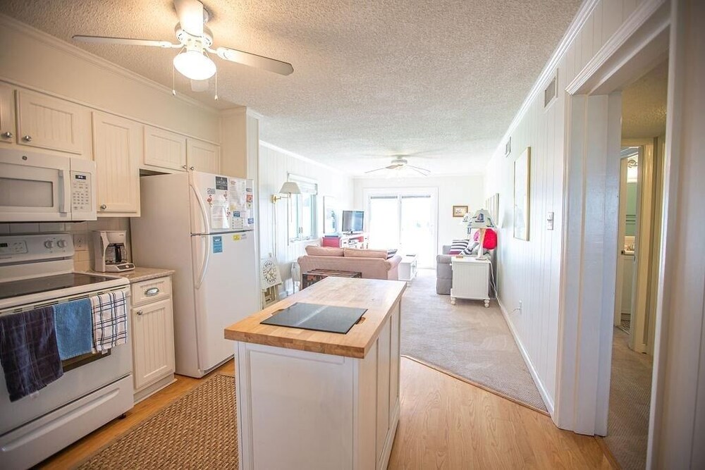 Feelin' Beachy-7a 2 Bedroom Home by RedAwning - Property Image 4