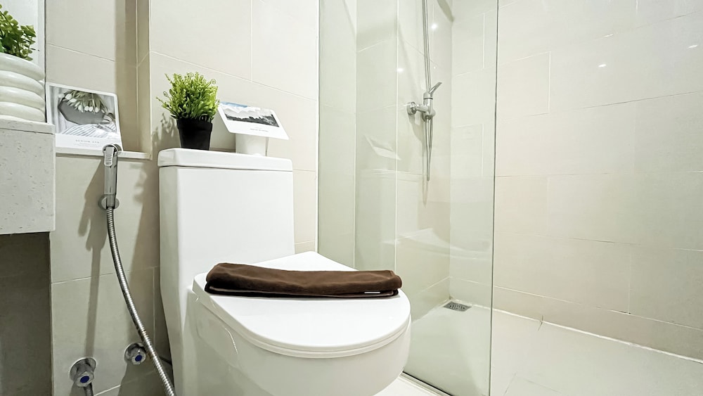 Studio Near Kalideres Station At Daan Mogot City Apartment