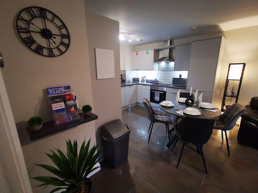 Luxurious 2-bed Apartment in Belfast Centre view 2
