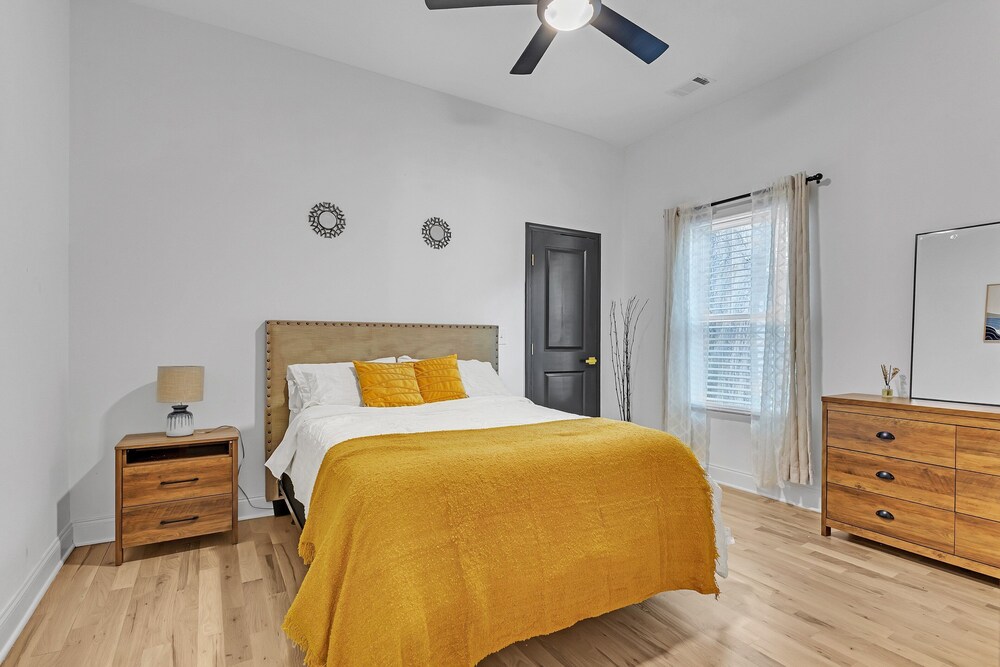 Stylish Bungalow Near Beltline & Breweries 4 Bedroom Bungalow