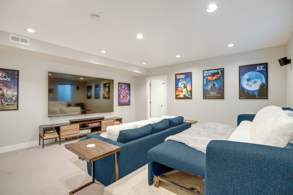 1 Mi to Dtwn Denver: Sleek Duplex w/ Rooftop Deck!