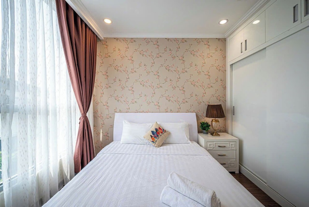 Apartment Landmark 81 by Urban Home