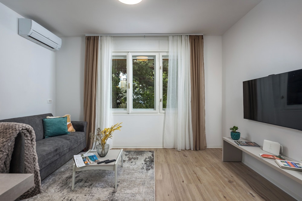 City Apartment Nurli Near Beach