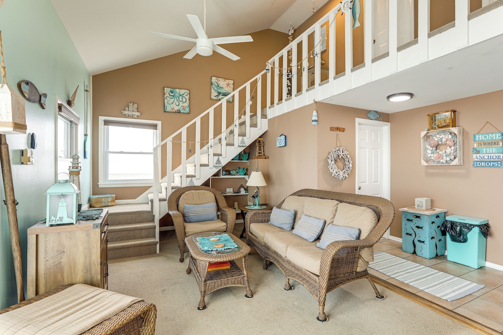 Walk to Public Beach: Bayfront Jersey Home w/ View