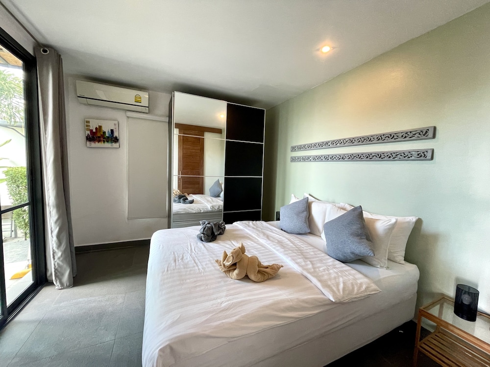 Baan Saint Tropez Villas Kata Beach