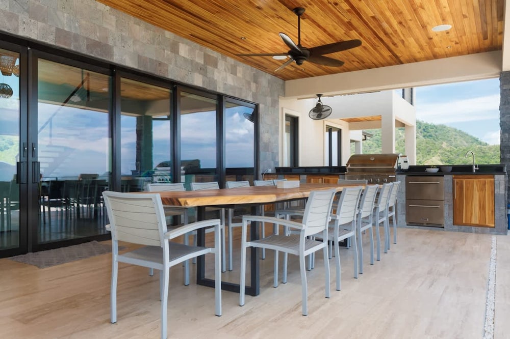 w Breathtaking 9BR Villa in Costa Rica