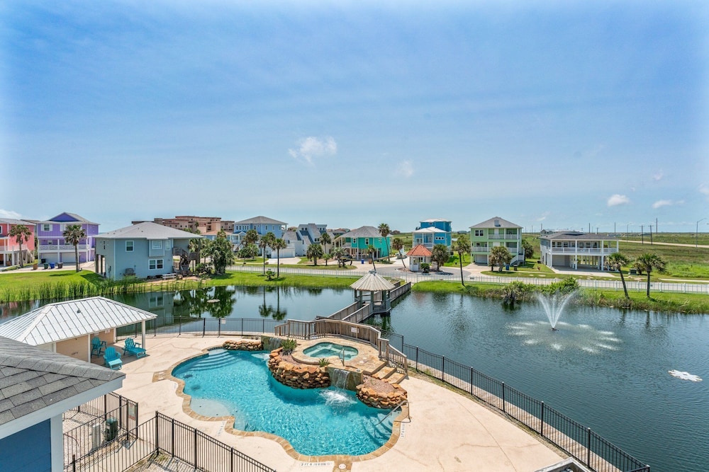 Chancla - Pet Friendly! Community Pool!