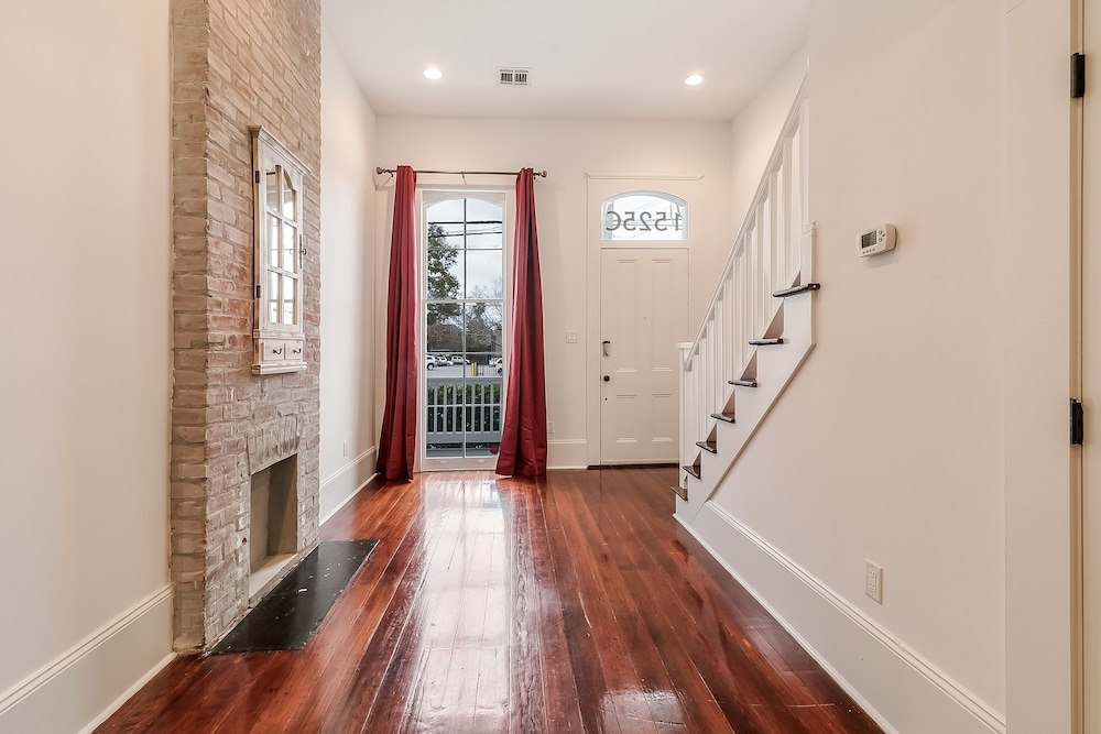 Residences Du Carondelet by Hosteeva