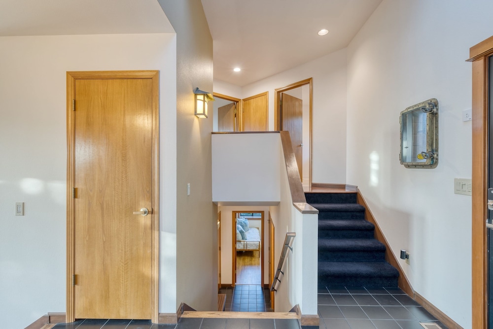 Half Block to Beach w Oceanview Patio Balcony The Shore Pine by Avantstay