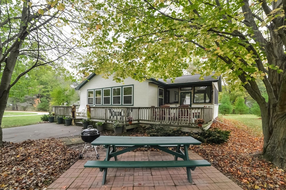 Goshorn Lake Cottages