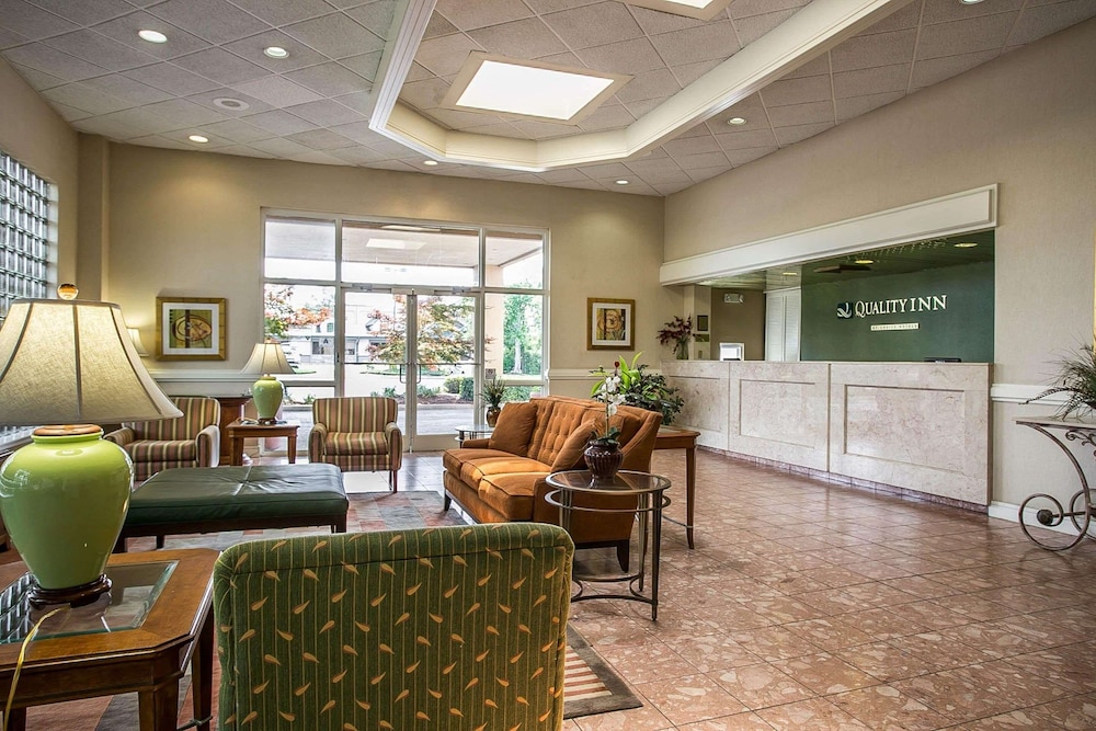 Lobby & Reception