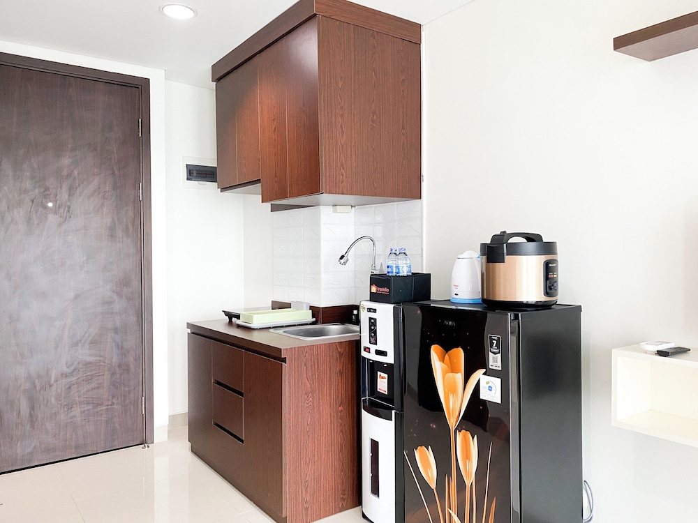 Homey And Nice Studio At Lrt City Bekasi Apartment
