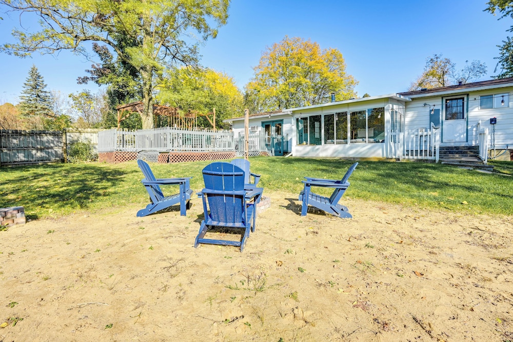 Sand Lake Retreat: Canal Access & Large Yard!