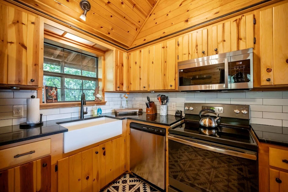 Kalo Cabin Secluded Stay