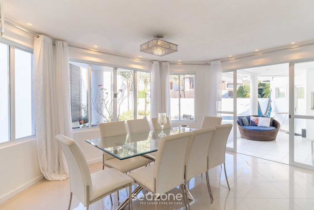 4B House w Pool in Jurere Internacional Mer0671