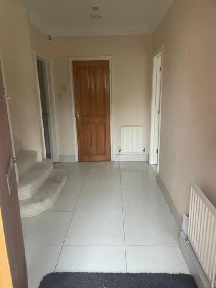 Charming House With Garden - Sleeps 6 & Parking